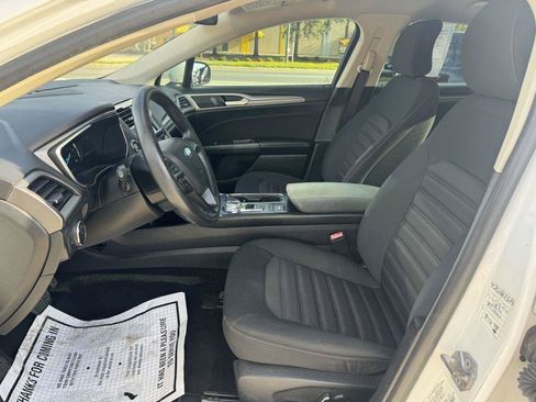 Used 2019 Ford Fusion SE FWD image 12