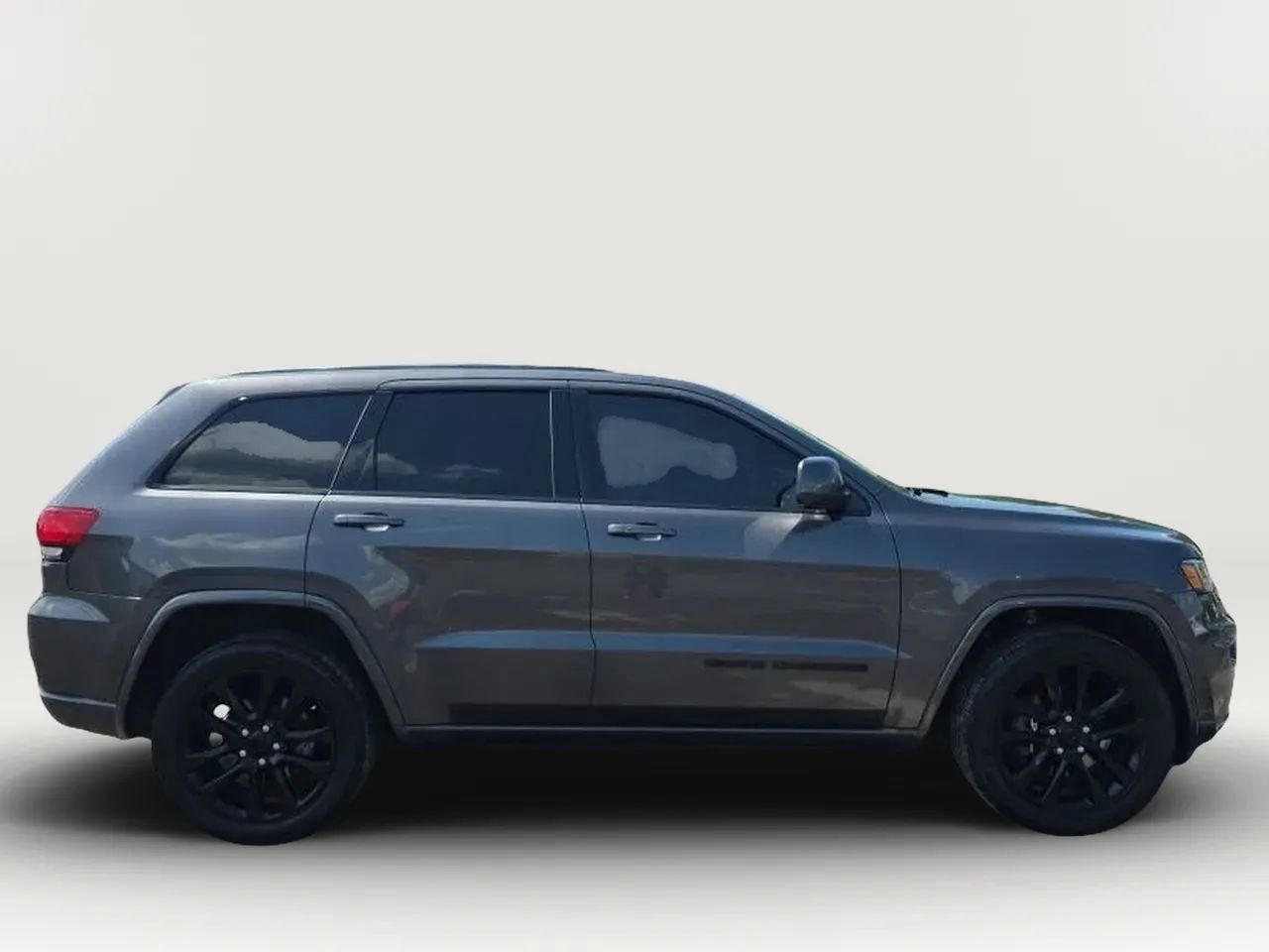 Used 2019 Jeep Grand Cherokee Altitude AWD/4WD image 9
