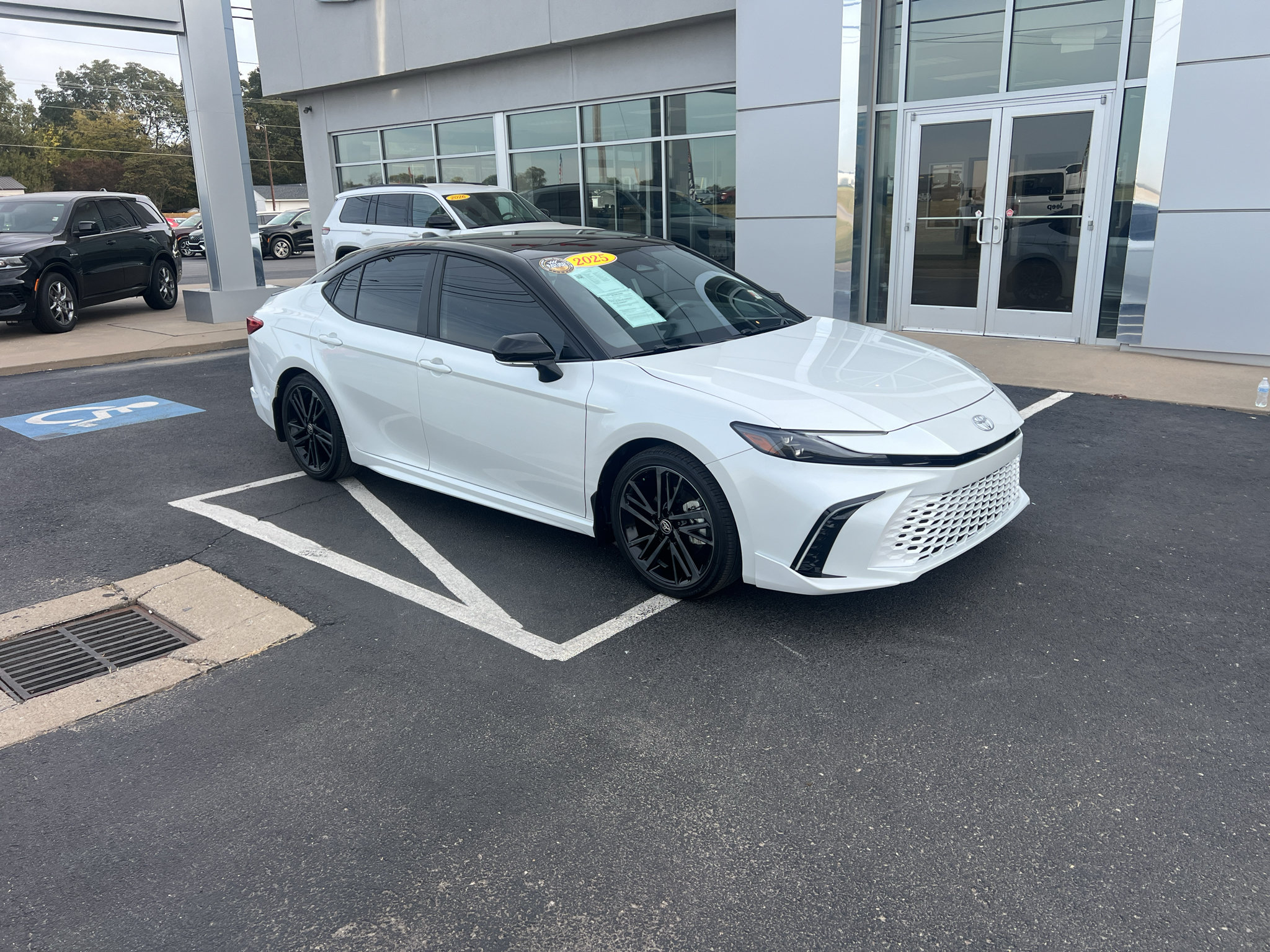 Used 2025 Toyota Camry XSE w/ Premium Package FWD image 1
