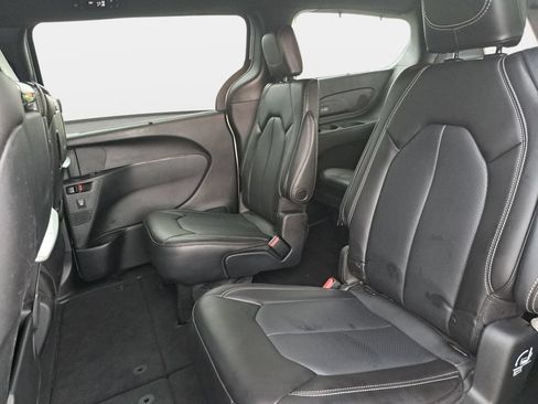 Certified 2023 Chrysler Pacifica Touring-L w/ Uconnect Theater Family Group AWD/4WD image 15