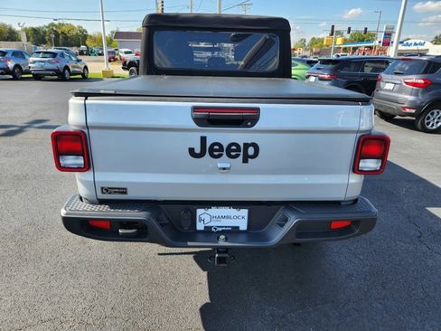 Used 2022 Jeep Gladiator Sport image 6