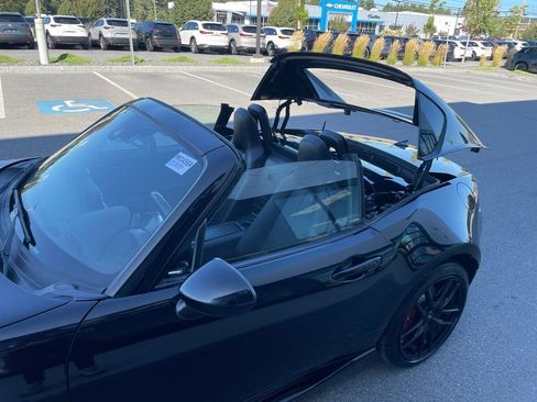 Used 2019 MAZDA MX-5 Miata RF Grand Touring w/ GT-S Package RWD image 9