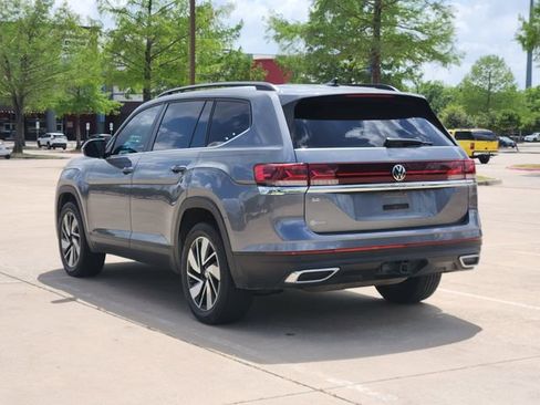 Used 2024 Volkswagen Atlas SE w/ Panoramic Sunroof Package image 7