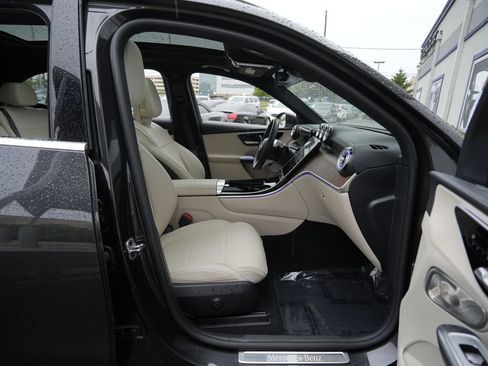 Used 2023 Mercedes-Benz GLC 300 4MATIC w/ Exclusive Trim Package image 36