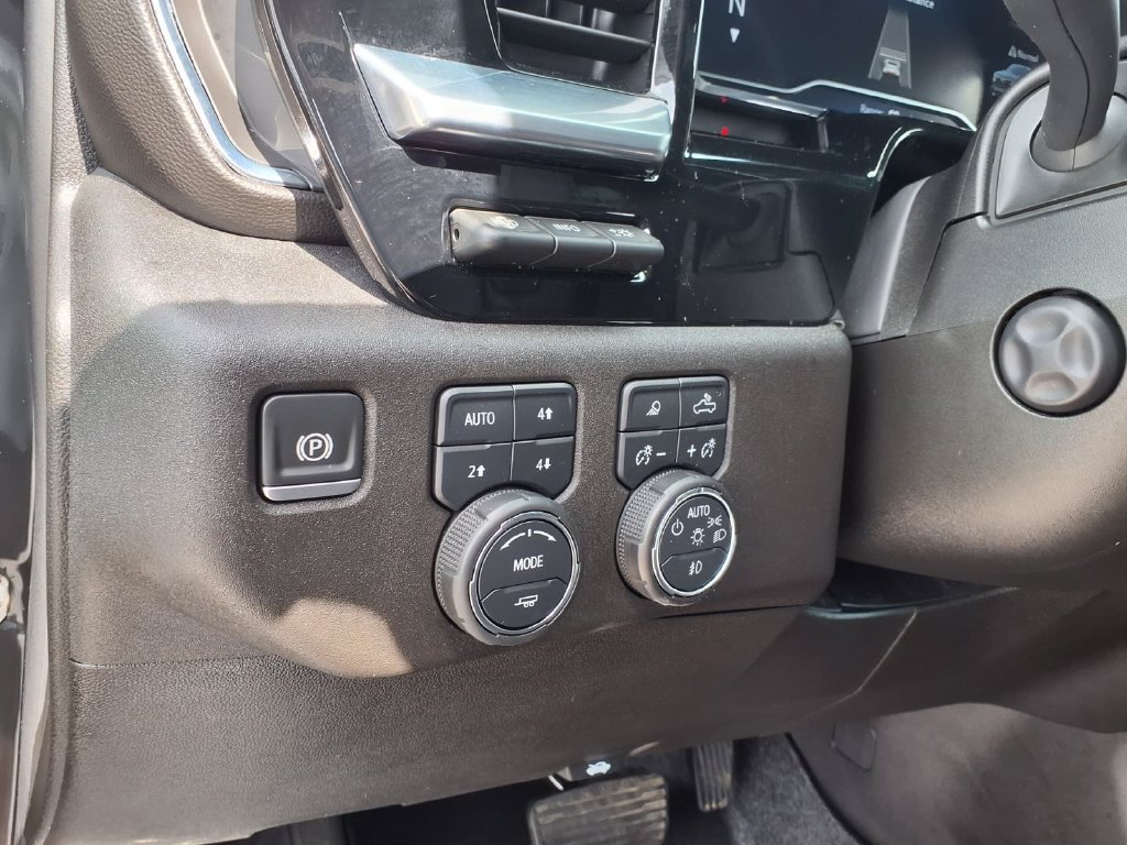 Used 2024 Chevrolet Silverado 1500 High Country w/ Technology Package AWD/4WD image 27