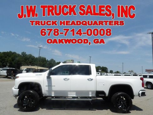 Used 2023 Chevrolet Silverado 2500 High Country w/ Z71 Off-Road Package AWD/4WD image 2
