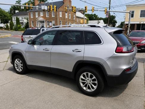 Used 2019 Jeep Cherokee Latitude w/ Popular Appearance Group AWD/4WD image 4