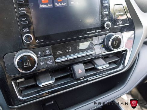 Used 2022 Toyota Highlander LE AWD/4WD image 31