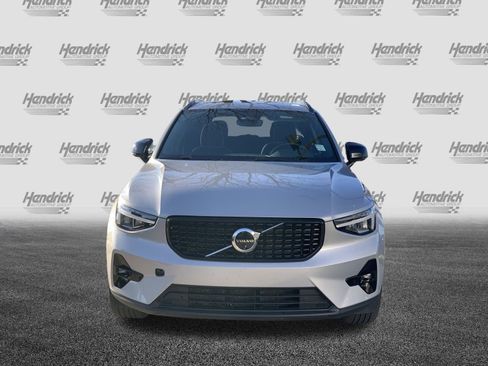 Used 2025 Volvo XC40 B5 Plus image 3