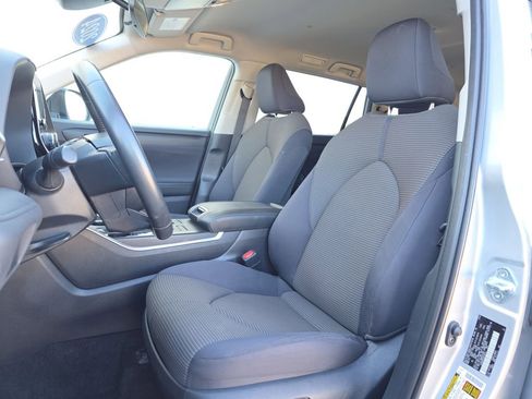 Used 2024 Toyota Highlander LE image 28