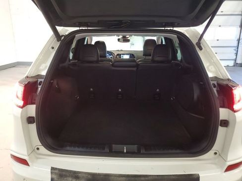 Used 2019 Jeep Cherokee Overland w/ Technology Group AWD/4WD image 24