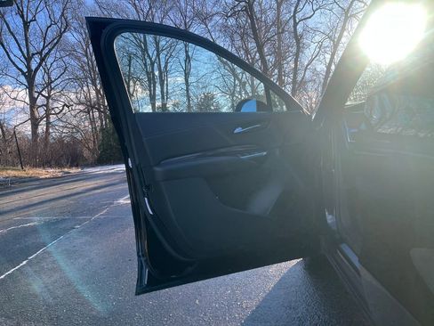 Used 2023 Cadillac XT4 Luxury w/ Cold Weather Package image 18