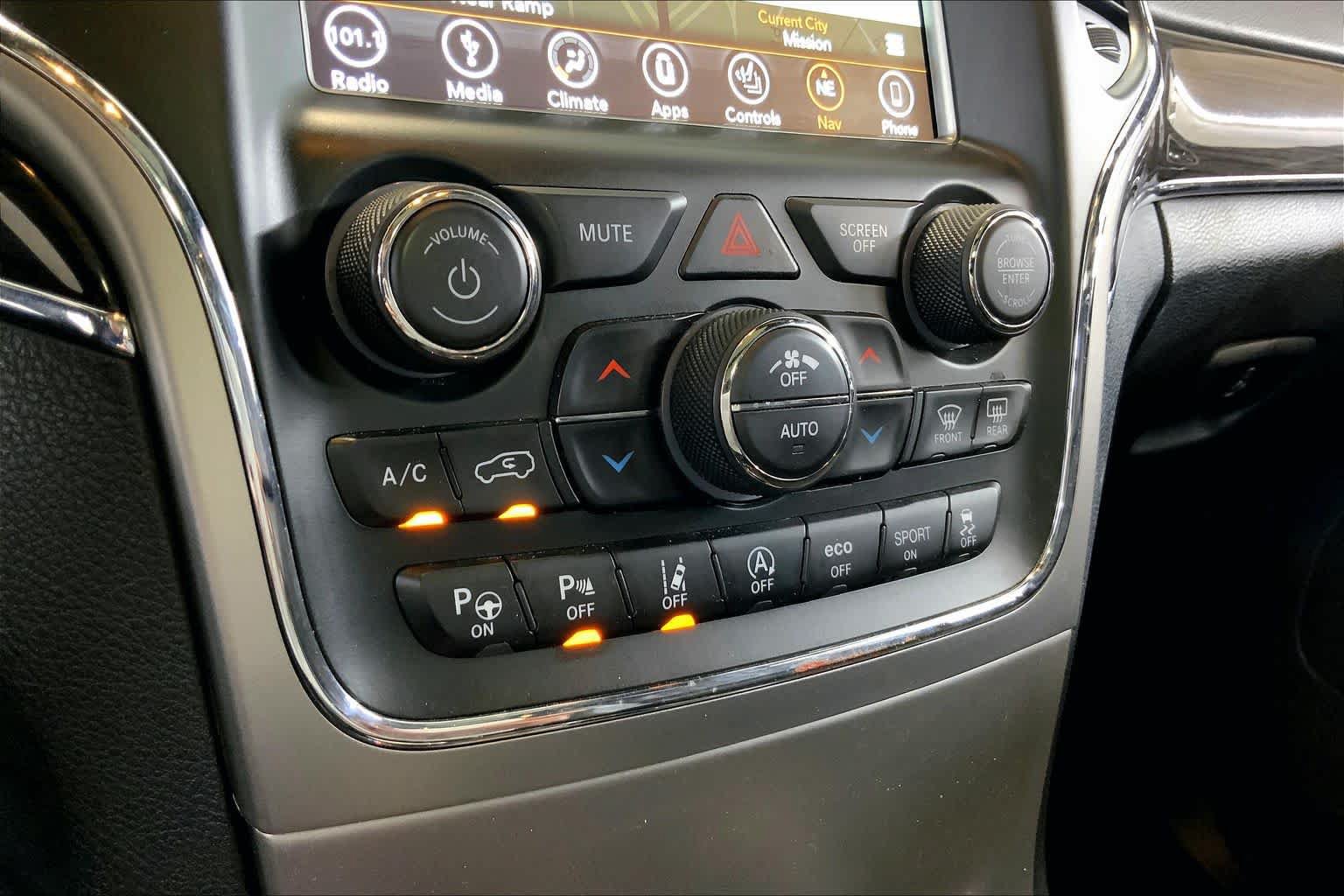 Used 2018 Jeep Grand Cherokee Overland AWD/4WD image 35