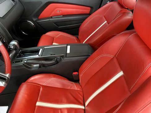 Used 2010 Ford Mustang GT RWD image 11