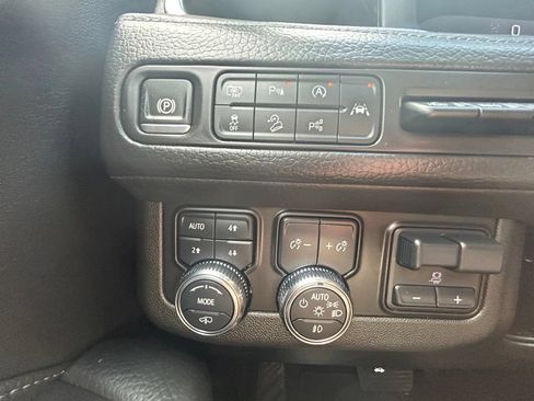 Used 2024 GMC Yukon Denali w/ Denali Reserve Package AWD/4WD image 28