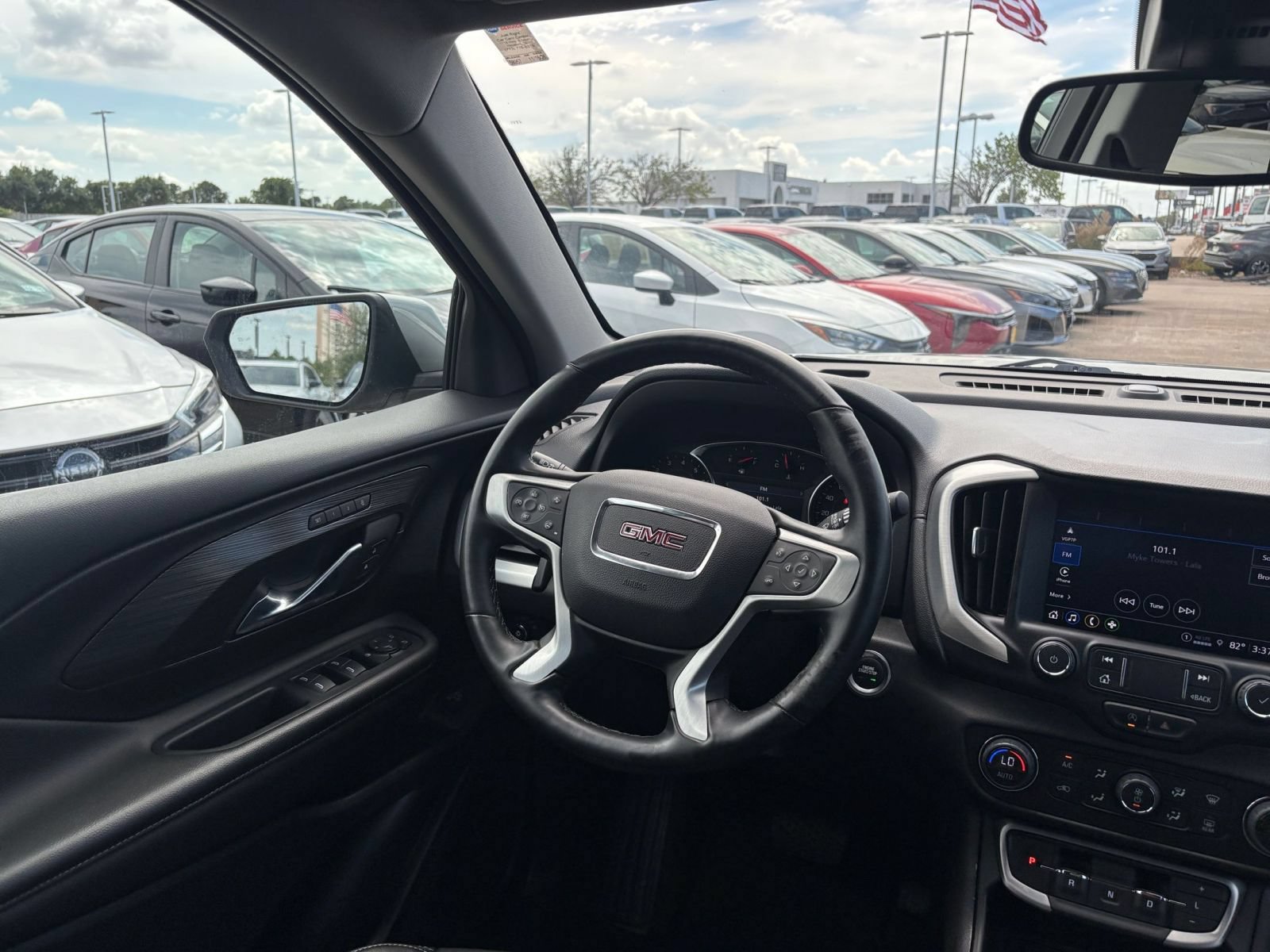 Used 2024 GMC Terrain SLT AWD/4WD image 34