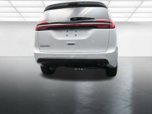New 2026 Chrysler Pacifica Select image 23