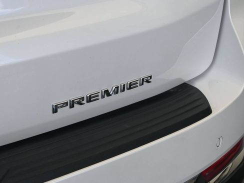 Used 2025 Chevrolet Tahoe Premier AWD/4WD image 12