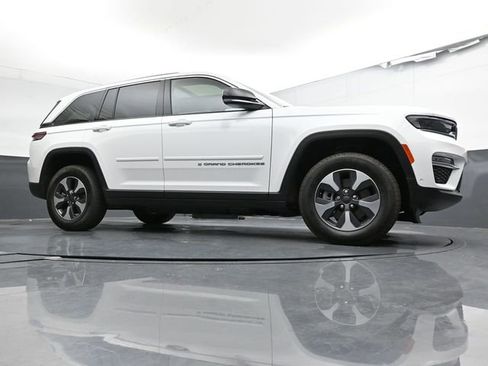 Used 2022 Jeep Grand Cherokee Limited 4xe w/ Luxury Tech Group II AWD/4WD image 48