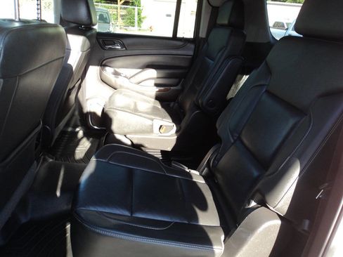 Used 2018 Chevrolet Suburban LT image 20