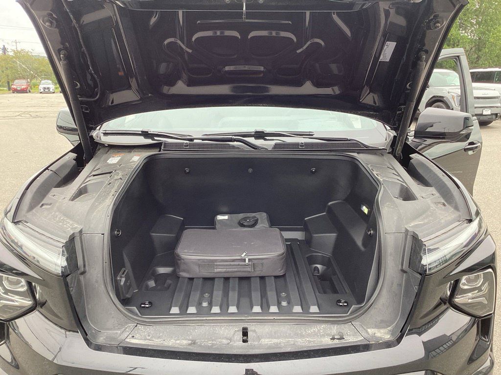 Used 2024 Chevrolet Silverado EV RST AWD/4WD image 31
