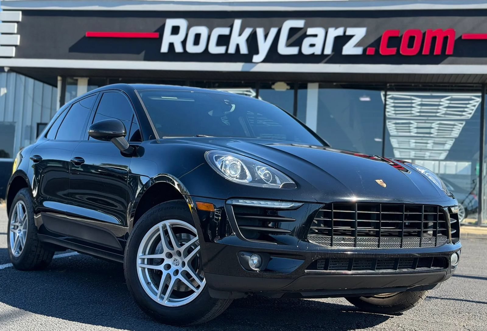 Used 2018 Porsche Macan Sport Edition AWD/4WD image 1