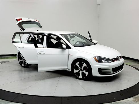 Used 2017 Volkswagen GTI SE image 10