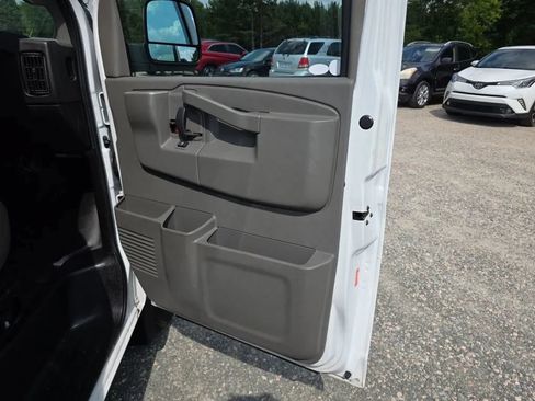 Used 2020 Chevrolet Express 3500 Extended w/ Driver Convenience Package RWD image 28