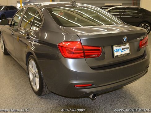Used 2018 BMW 320i Sedan image 10