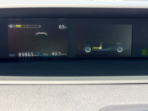 Used 2021 Toyota Prius XLE FWD image 37