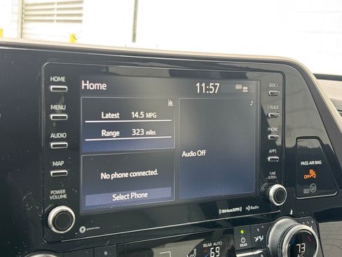 Used 2022 Toyota Highlander XLE image 11