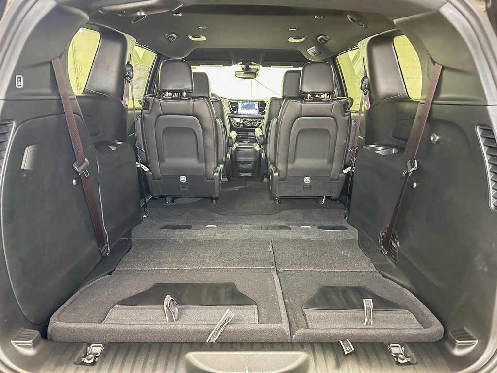 New 2027 Chrysler Pacifica Select AWD/4WD image 14
