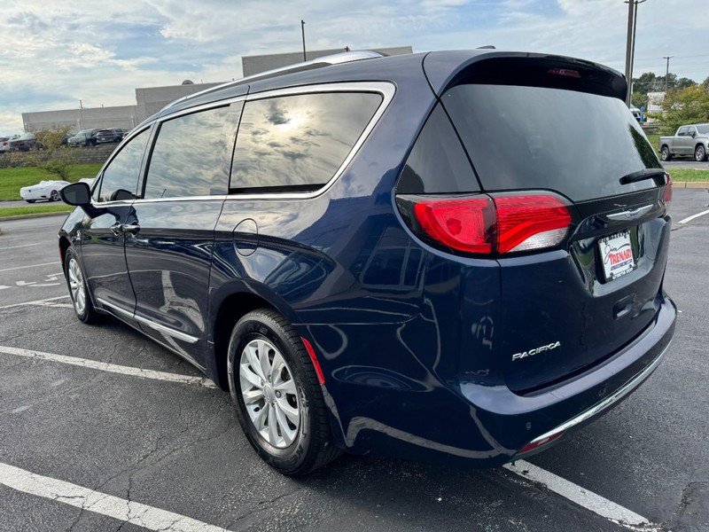 Used 2019 Chrysler Pacifica Touring-L FWD image 5