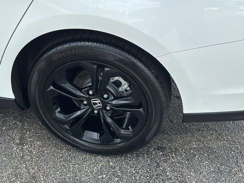 Certified 2025 Honda Accord SE image 9