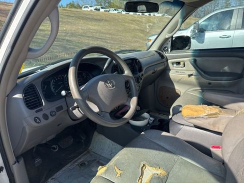 Used 2005 Toyota Sequoia SR5 image 3