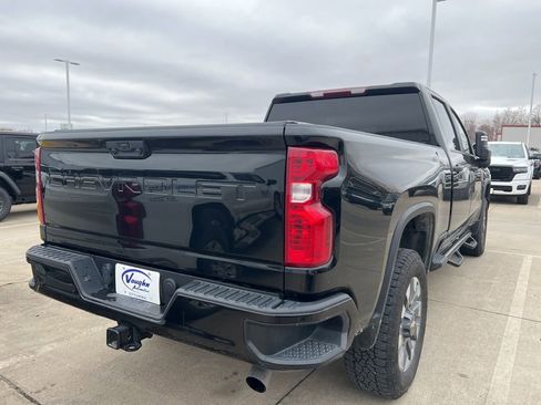 Used 2023 Chevrolet Silverado 2500 Custom w/ Custom Value Package image 4