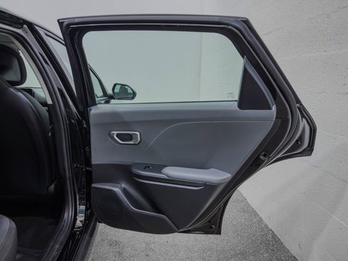 Used 2025 Kia K4 LX image 17