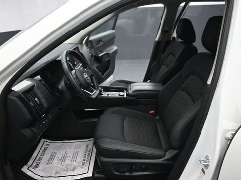 Used 2025 Nissan Pathfinder SV AWD/4WD image 14