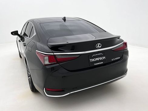 Certified 2023 Lexus ES 300h w/ Premium Package image 12