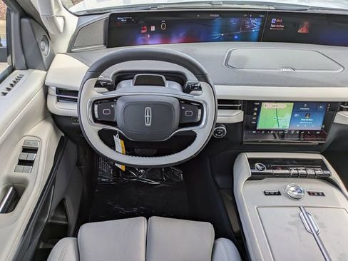 New 2026 Lincoln Navigator L Premier AWD/4WD image 16
