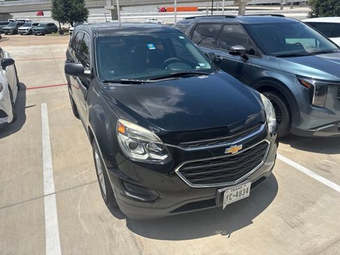 Used 2017 Chevrolet Equinox LS FWD image 2