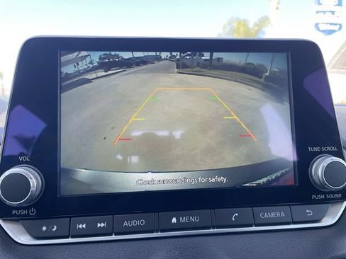Used 2024 Nissan Sentra SV FWD image 14