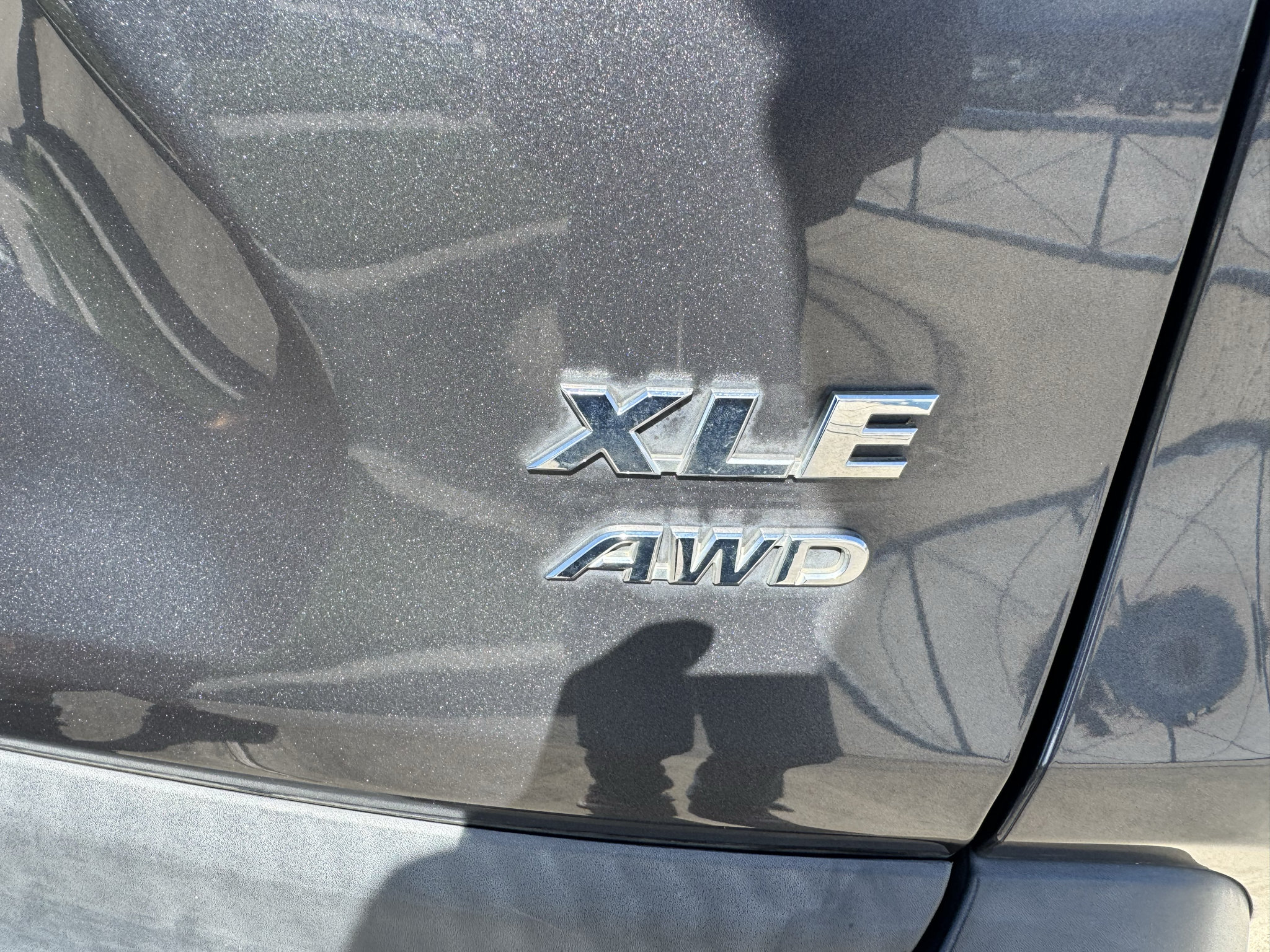 Used 2020 Toyota RAV4 XLE Premium AWD/4WD image 31