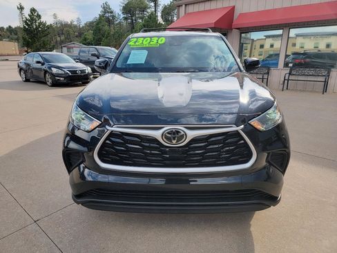 Used 2022 Toyota Highlander L FWD image 10