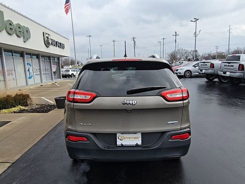 Certified 2016 Jeep Cherokee Latitude w/ Comfort/Convenience Group image 8