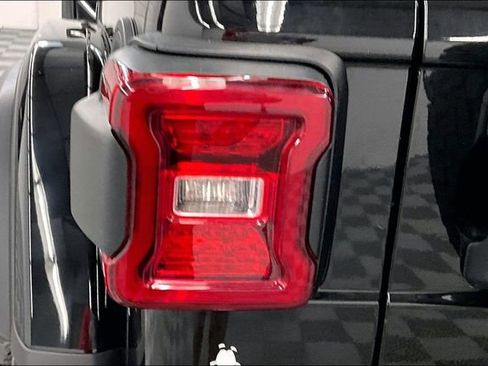 Used 2024 Jeep Wrangler Unlimited Rubicon AWD/4WD image 34