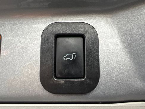 Used 2013 Toyota Sienna SE image 26