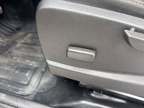 Used 2022 Chevrolet Colorado LT w/ Fleet Safety Package image 10