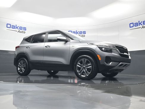 Used 2023 Kia Seltos LX image 36