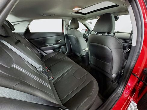 Used 2021 Hyundai Elantra SEL w/ Convenience + Premium Package image 26